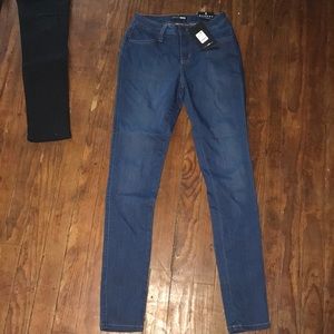 Women’s Fashion Nova Jeans Size 5 NEVER WORN